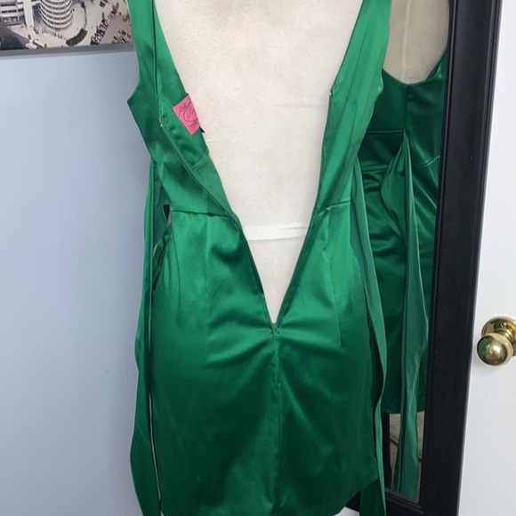 VINTAGE GREEN SILKY WRIGGLE DRESS FOR HOLIDAY PARTY SIZE 6 - Picture 11 of 11
